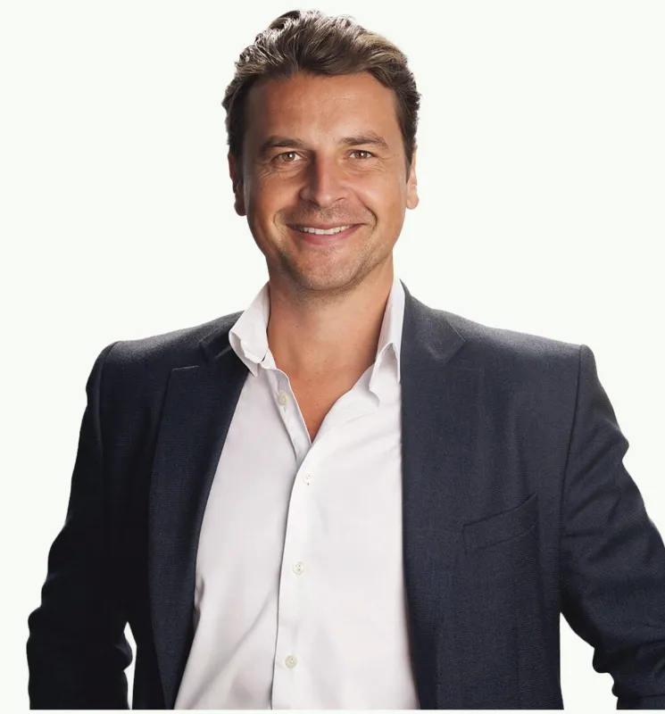 Foto mann grønn bakgrunn