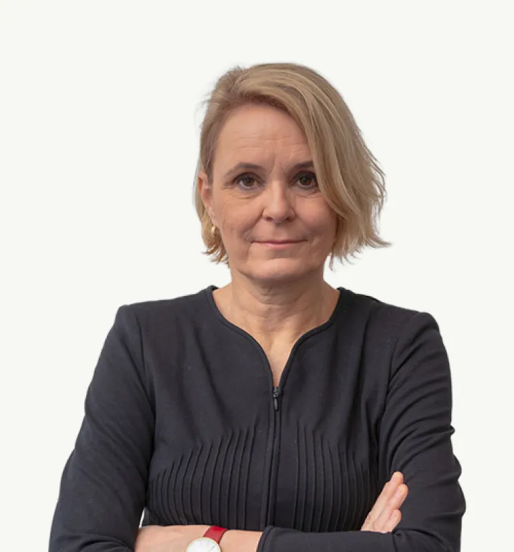 Foto kvinne grønn bakgrunn