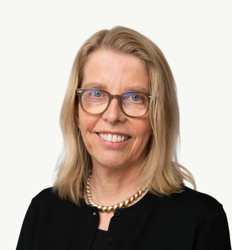 Foto kvinne grønn bakgrunn